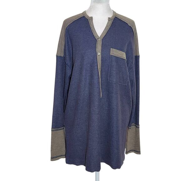 In Loom Charcoal Gray Colorblock Oversized Waffle Knit Henley Top NWT Size Small - Picture 2 of 11